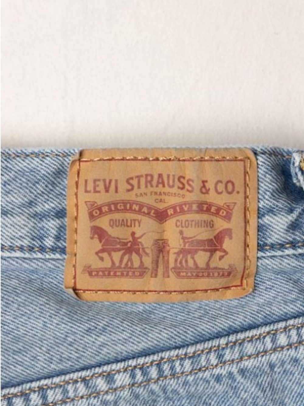 Levi's Women's Light Blue Distressed Straight-Leg Jeans - Picture 5 of 8